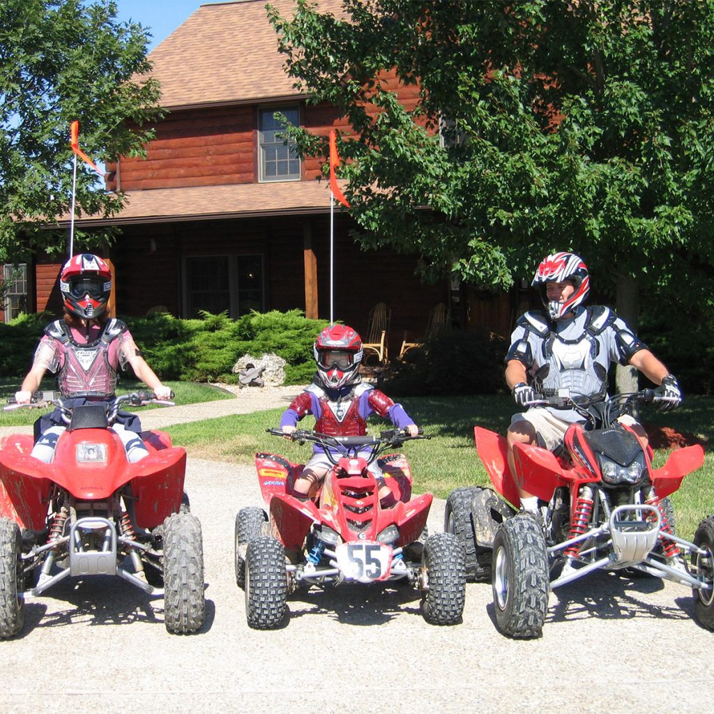 4x4x300_ATV-Family-1024x1024